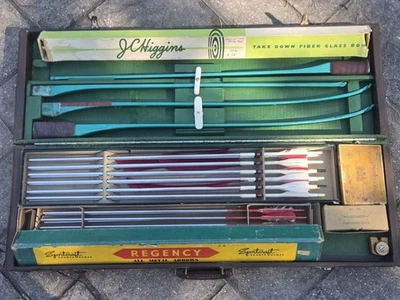 Juego de tiro con arco JC Higgins con dos arcos y flechas Sportcraft Regency y Fleetwood 750 Foto 1 de 4