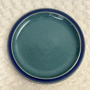 Plato de cena de gres moteado Denby arlequín borde verde azul - Imagen 1 de 5