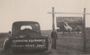 1940s Welcome To Wyoming Roadside Sign Old Pickup Truck Travel Snapshot - Picture 1 of 3
