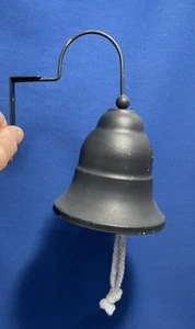 Ladenbesitzer Türklingel mit Halterung und Seil schwarz lackiertes Metall 8 Zoll - Bild 1 von 6