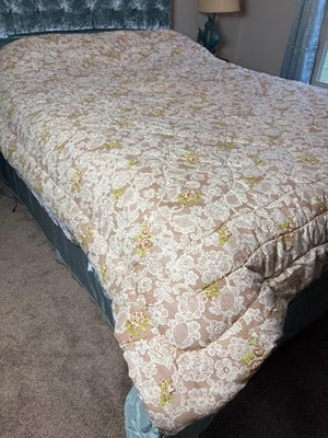 Colcha acolchada vintage con estampado floral y encaje completa 76 x 86" Foto 1 de 4