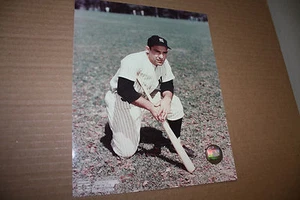NEW YORK YANKEES YOGI BERRA UNSIGNED 8X10 PHOTO POSE 3 - Picture 1 of 1