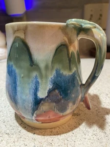 Handgefertigter bunter handbemalter Kunstkeramik Becher mit Drachenfliege Griff - Bild 1 von 13