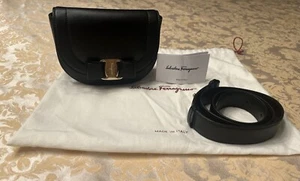 NEUF Salvatore Ferragamo Vara nœud cuir noir rabat taille ceinture sac arc en or - Photo 1/4