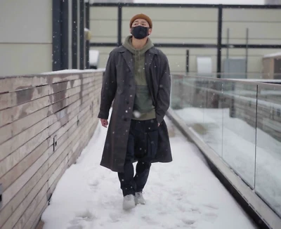 Trench coat Uniqlo U SS21 peito único / cinza escuro / (Japão médio) EUA pequeno - Imagem 1 de 4