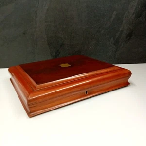 ANTIQUE VINTAGE MAHOGANY CANTEEN STORAGE BOX with TRAY & BRASS CARTOUCHE & KEY - Picture 1 of 14