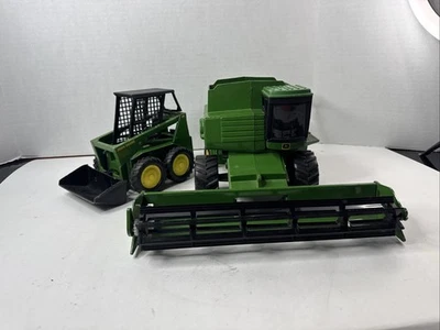 1/28 Metal John Deere Titan 2 Combinadora y Minicargadora Bobcat Cargado Foto 1 de 4