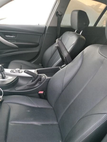 BLK RIGHT FRONT DOOR TRIM PANEL 51 41 7 279 208 2012 BMW 328I Foto 1 de 4