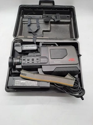 Vintage Panasonic AG-170 VHS Camcorder Pro Line Reporter with Case - Image 1 of 4