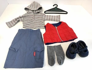 American Girl Urban Meet Outfit Steppweste Socken Rock & abblätternde Schuhe LESEN - Bild 1 von 11