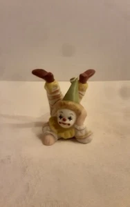 Vtg 1989 Lefton Clown Laying Down With Feet Up Figurine #07320 - Picture 1 of 7