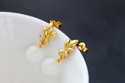 D10 Orecchini Foglie Con Sfera In Giada Bianca 925 Argento Sterling Placcato Oro - Immagine 1 di 4