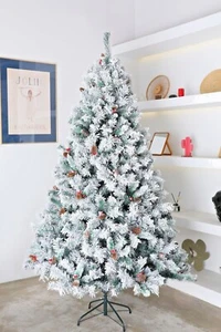 Árbol de Navidad artificial de abeto blanco como la nieve con conos de pinos bayas de 4 pies a 8 pies - Imagen 1 de 8