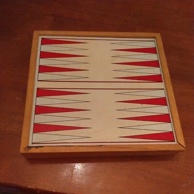 Tableros de ajedrez vintage con damas y piezas de juego de ajedrez + dados  Foto 1 de 4