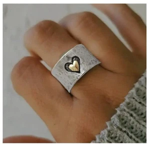 Vintage Boho Hippie Style Ring breit gehämmert Band und Herz Design - Bild 1 von 3