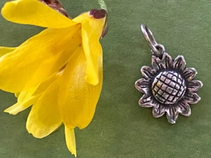 Vintage Sunflower solid Sterling Silver Charm Pendant 925 Flower 🌻 - Picture 1 of 3
