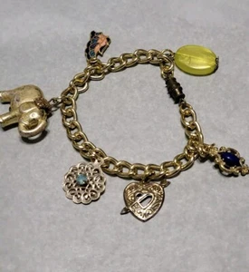 Vintage 8" Gold Tone Charm Bracelet W Charms - Picture 1 of 7
