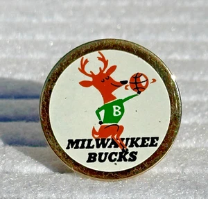 De colección Milwaukee BUCKS NBA Baloncesto Cierre de Seguridad Solapa o Sombrero Esmalte Pin 1" - Imagen 1 de 13