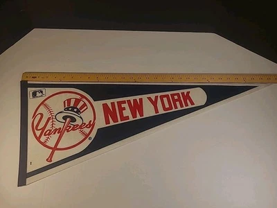 Banderín vintage de tamaño completo blanco de 30 pulgadas de los New York Yankees de 1980 Foto 1 de 4
