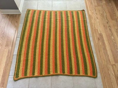 "Manta afgana/tiro tejida a ganchillo hecha a mano de colección años 70 verde/naranja/amarillo 50"" cuadrados" Foto 1 de 4