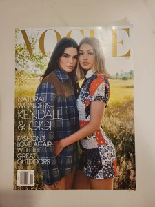 BRANDNEU Vogue Magazin Oktober 2025 Kendall Jenner & Gigi Hadid - Bild 1 von 1