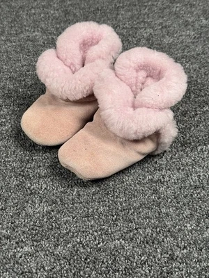 Zapatillas de bebé UGG talla 4/5 piel de cuero rosa 1103511 botas de piel de oveja zapatos Foto 1 de 4