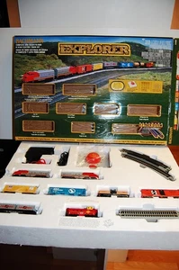 Bachmann 24008 N Scale Train Set Explorer Diesel Locomotive Santa Fe BN 215 OVP - Picture 1 of 12
