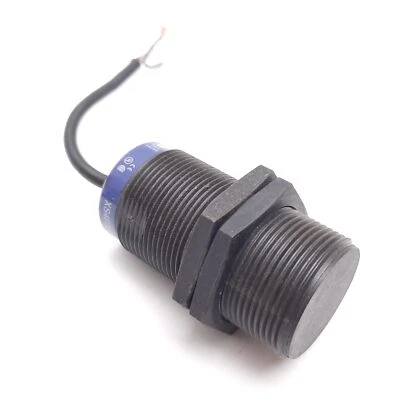 Telemecanique XS4P30KP340 Inductive Proximity Sensor, Range: 15mm, PNP NPN, 70mm - Image 1 of 4