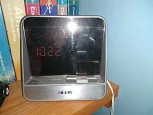 Vintage Retro Philips Clock Radio iPod i-Phone AJ5300D/05 - Picture 1 of 5