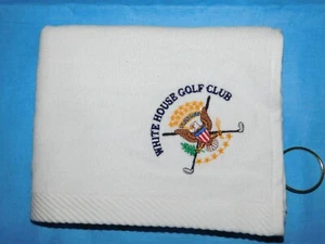 WEISSES HAUS GOLFCLUB, GOLFTUCH BESTICKT 23 1/2"" X 15 1/2"" TOLLER GESCHENKARTIKEL - Bild 1 von 3