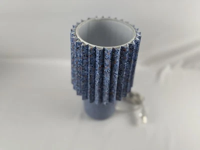 Juego de 2 lámparas de mesa Room Essentials plisadas azules moteadas nuevas. Foto 1 de 4