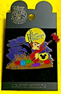 DISNEY WDW 2004 HALLOWEEN TRICK OR TREAT CHIP GLOW IN THE DARK LE 1500 PIN - Picture 1 of 3