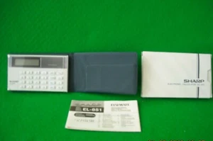 ELEGANTE CALCOLATRICE A DISPLAY LCD SHARP EL-851 ANNI '70 - Foto 1 di 1