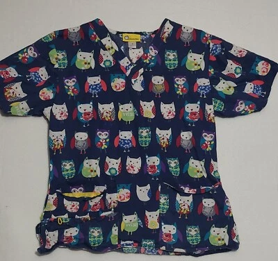 Wonder Wink Womens short sleeve Owl pattern medical scrub shirt, size Small (S) - Image 1 of 4