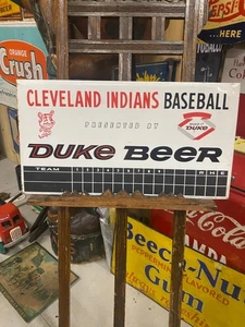 Letrero de marcador vintage RARO de metal Cleveland Indians DUKE BEER 22" X 14" béisbol - Imagen 1 de 11