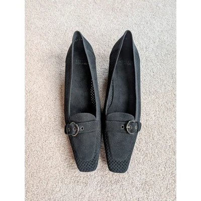 Tacones de gamuza perforados negros Stuart Weitzman Fairfield 8 herrajes de peltre Foto 1 de 4