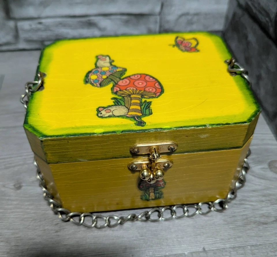 Cesta de madera amarilla vintage caja monedero decoupage baratija bolso champiñón hippie Foto 1 de 4