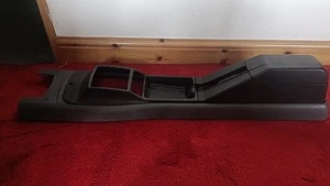 Ford Sierra Cosworth Mk1/RS500/XR4i Mittelkonsole/Armlehne/Schaltknüppeleinfassung - Bild 1 von 15