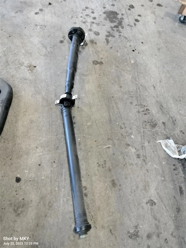 REAR DRIVE SHAFT/PROP SHAFT 26107638486 2012-2015 BMW 335I Foto 1 de 4