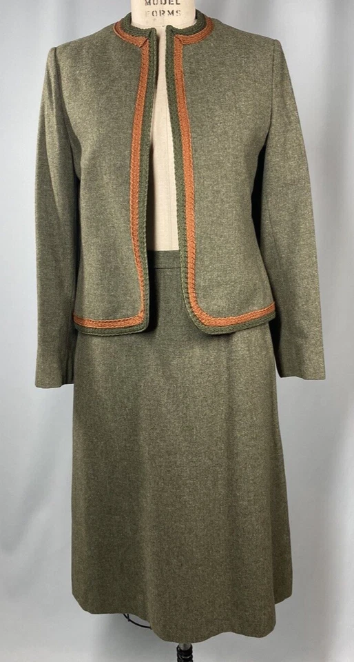 Vintage Skirt Suit SIZE MEDIUM 10 LARGE Green Wool classic 70s 40s DEVON HALL - Image 1 of 4