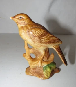VINTAGE UCGC TAIWAN PORCELAIN BIRD ON A BRANCH NATURE FIGURINE 3.5" H - Picture 1 of 6