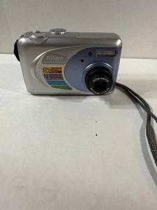 Nikon Coolpix 2000 Vintage Digital Camera Tested - Picture 1 of 9