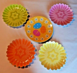 Pasteles de melamina aperitivo/platos de almuerzo redondos, verano/pascua, lote de 5 usados - Imagen 1 de 7
