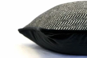 Black & White Herringbone / Black Velvet Black velvet piping, 48x28 - Picture 1 of 2