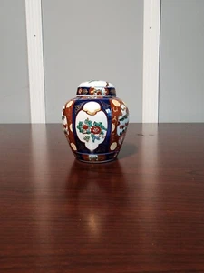 Vintage Japanese Gold Imari Porcelain Ginger Jar W/Lid Blue and Red - Picture 1 of 2