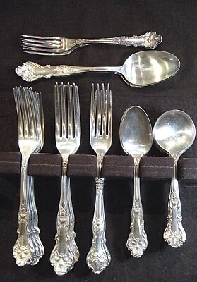 Talheres Int'l Silver/Rogers Bros. 1847 Charter Oak Silver Plate. 25 variações - Imagem 1 de 4
