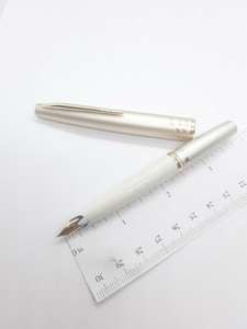 Vtg white bc sailor short fountain pen - 18k f nib - Japan