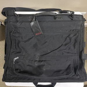 TUMI Borsa da Trasporto Uomo Alpha Garment Nera Tri Fold Grande con Montaggio a Parete/Serratura - Foto 1 di 21