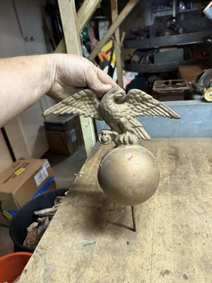 Antigua veleta granero techo cúpula bola águila pájaro poste topper remate piezas Foto 1 de 4