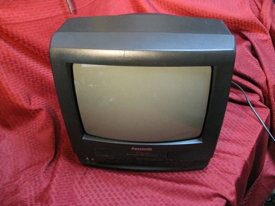 Panasonic CRT  Retro Gaming Monitor 13" PV-C1341 TV/VCR Combo VHS Player AS IS - Image 1 of 4